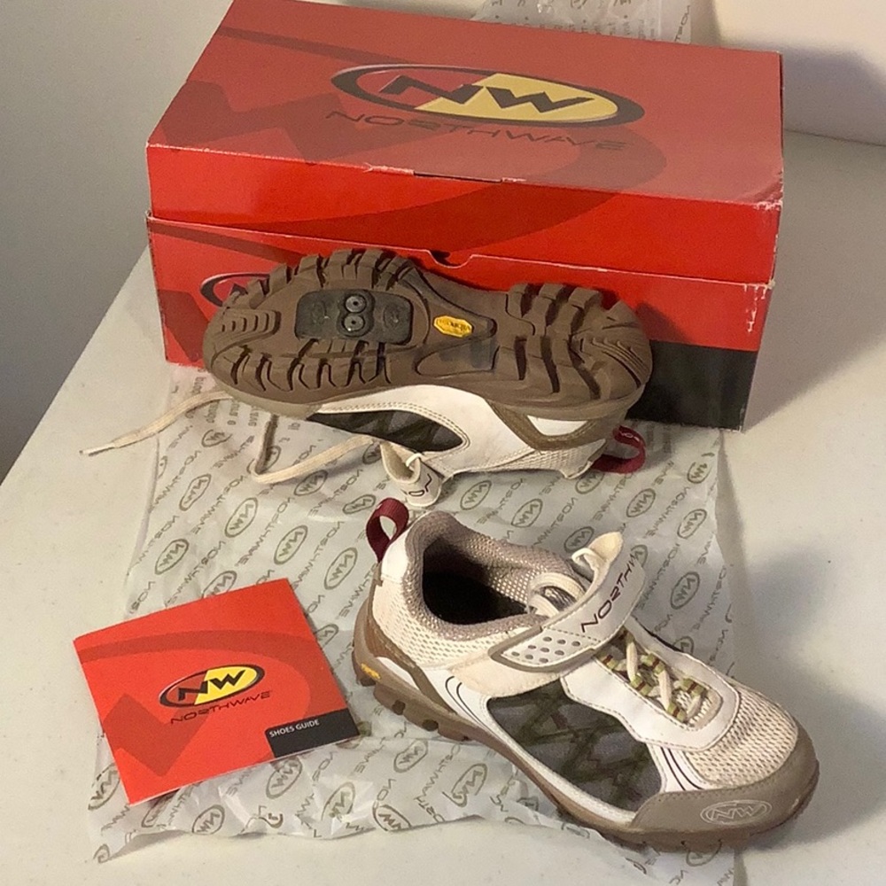 Northwave Mission women’s SPD cycling shoes - US4.5 barely used. Vibram sole.